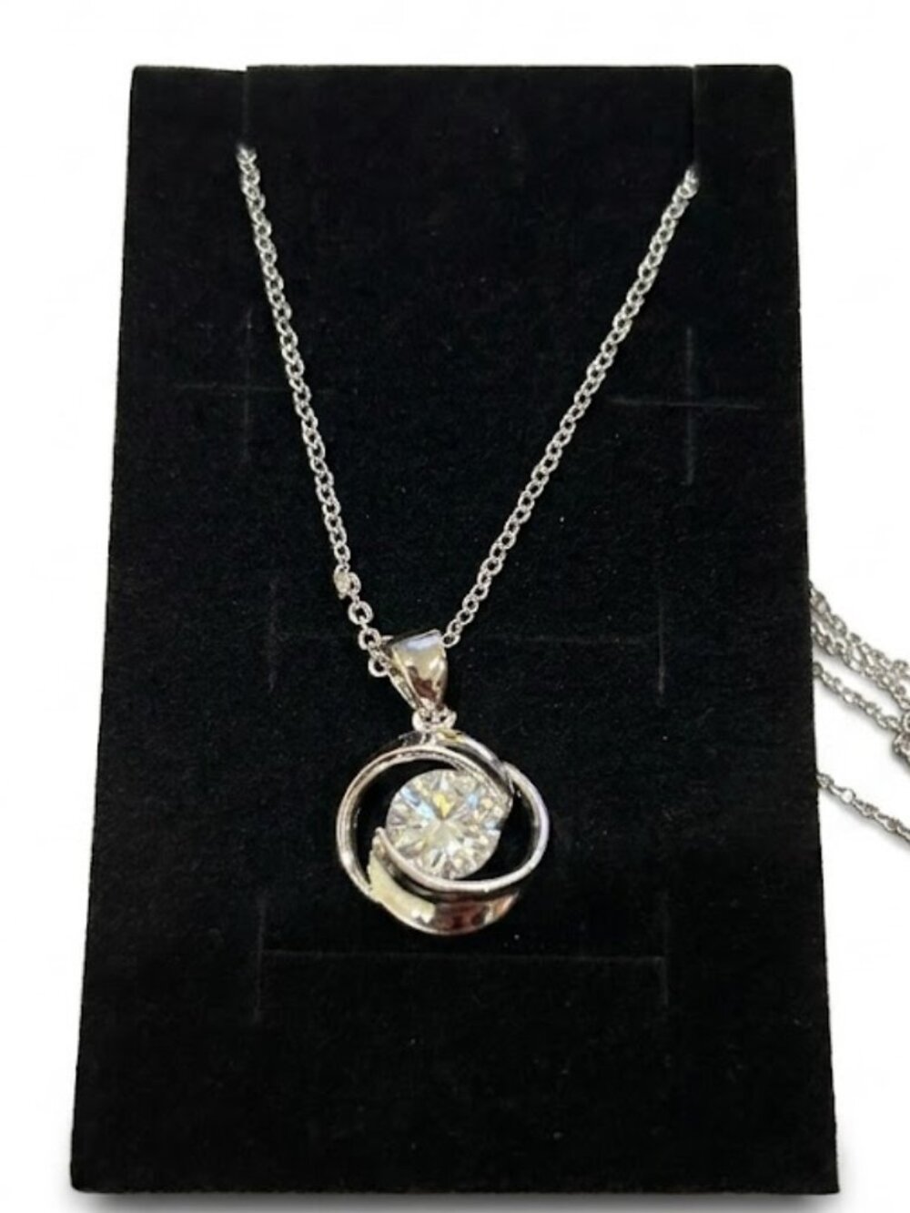 XL04 THE SACRED Stone  1 ct moissanite in s925
